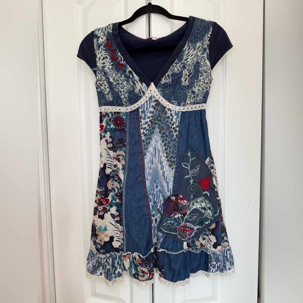 Kessley - Casual Vacation Beachy Summery Floral Blue Denim Mini Dress in Size S